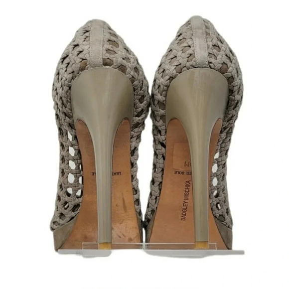 Badgley Mischka Marc & James Tan Suede Pumps Size 9M - Picture 4 of 10
